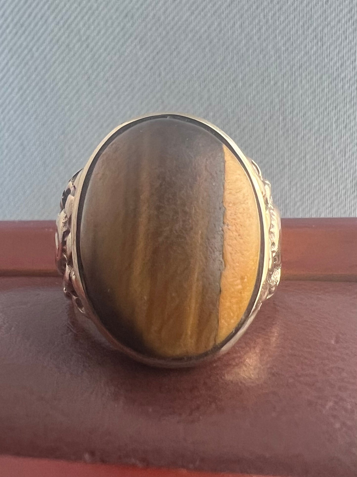 Unique 9ct Yellow Gold Patterned Tiger Eye Signet Ring - U