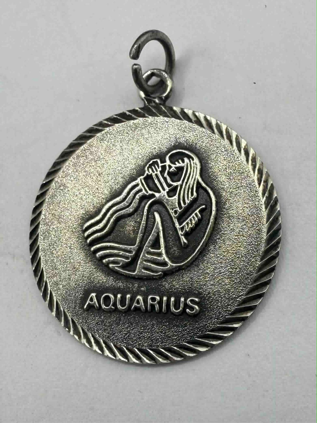 Quality 925 Sterling Silver Aquarius Circle Pendant • 3.79 Grams