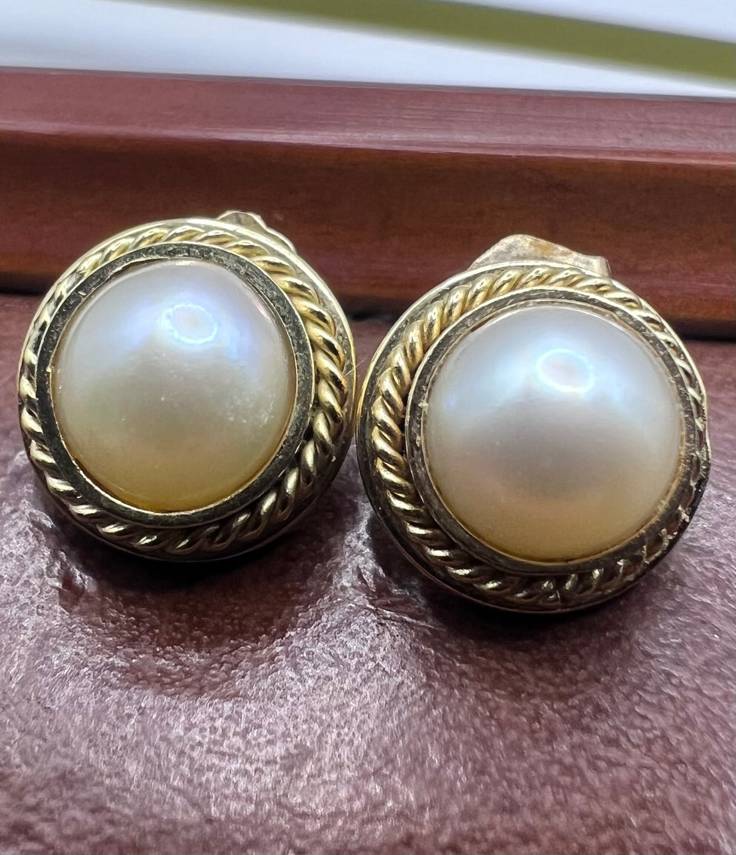 Vintage 9ct Yellow Gold Pearl Stud Earrings • 4.10 Grams