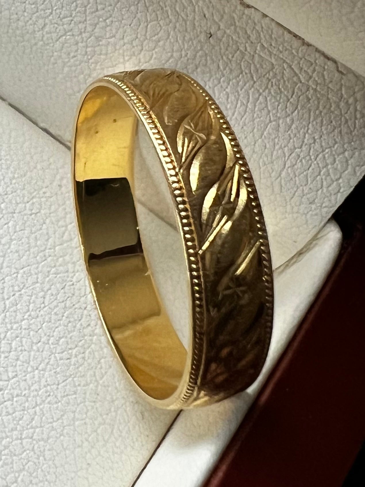 Vintage 18ct Yellow Gold Bbros Patterned Wedding Band - U½