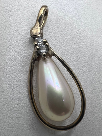 Vintage 9ct Yellow Gold Dangle Pearl Pendant • 2.72 Grams