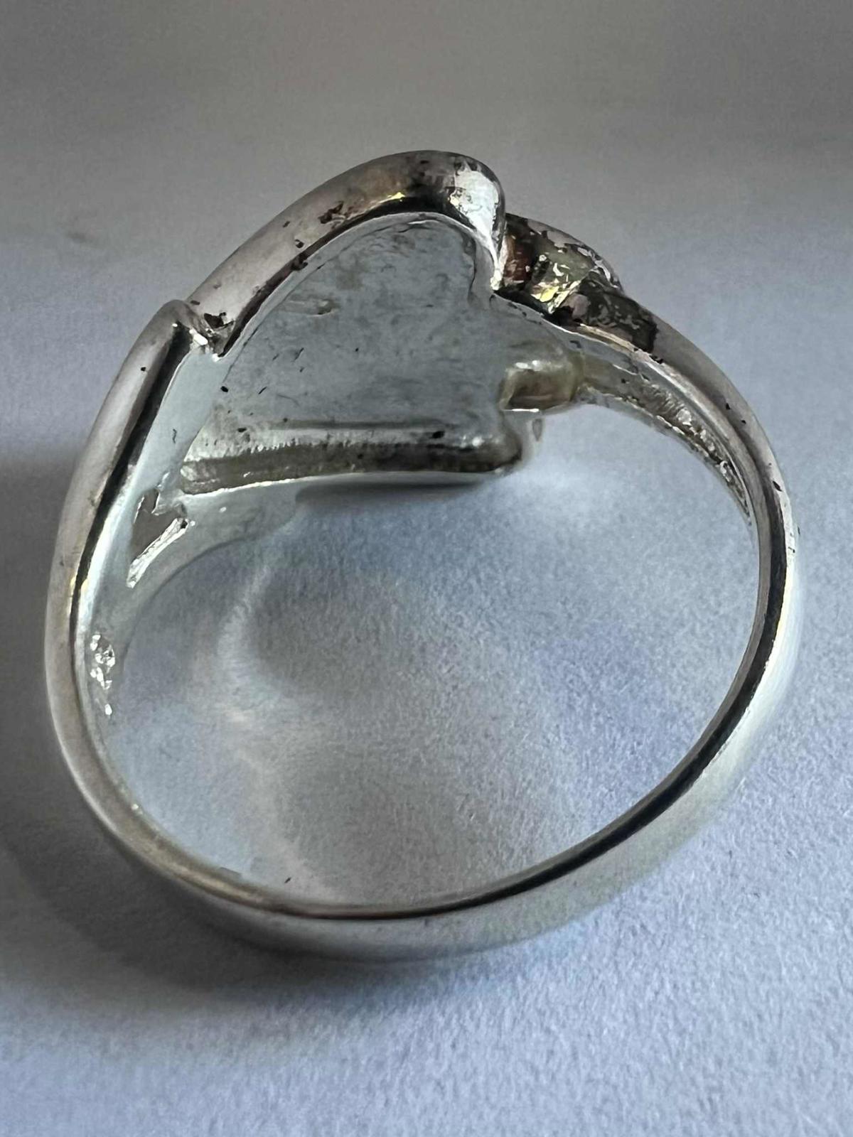 Quality 925 Sterling Silver Mother Of Pearl Shell Ring • 3.52 Grams • Size - O