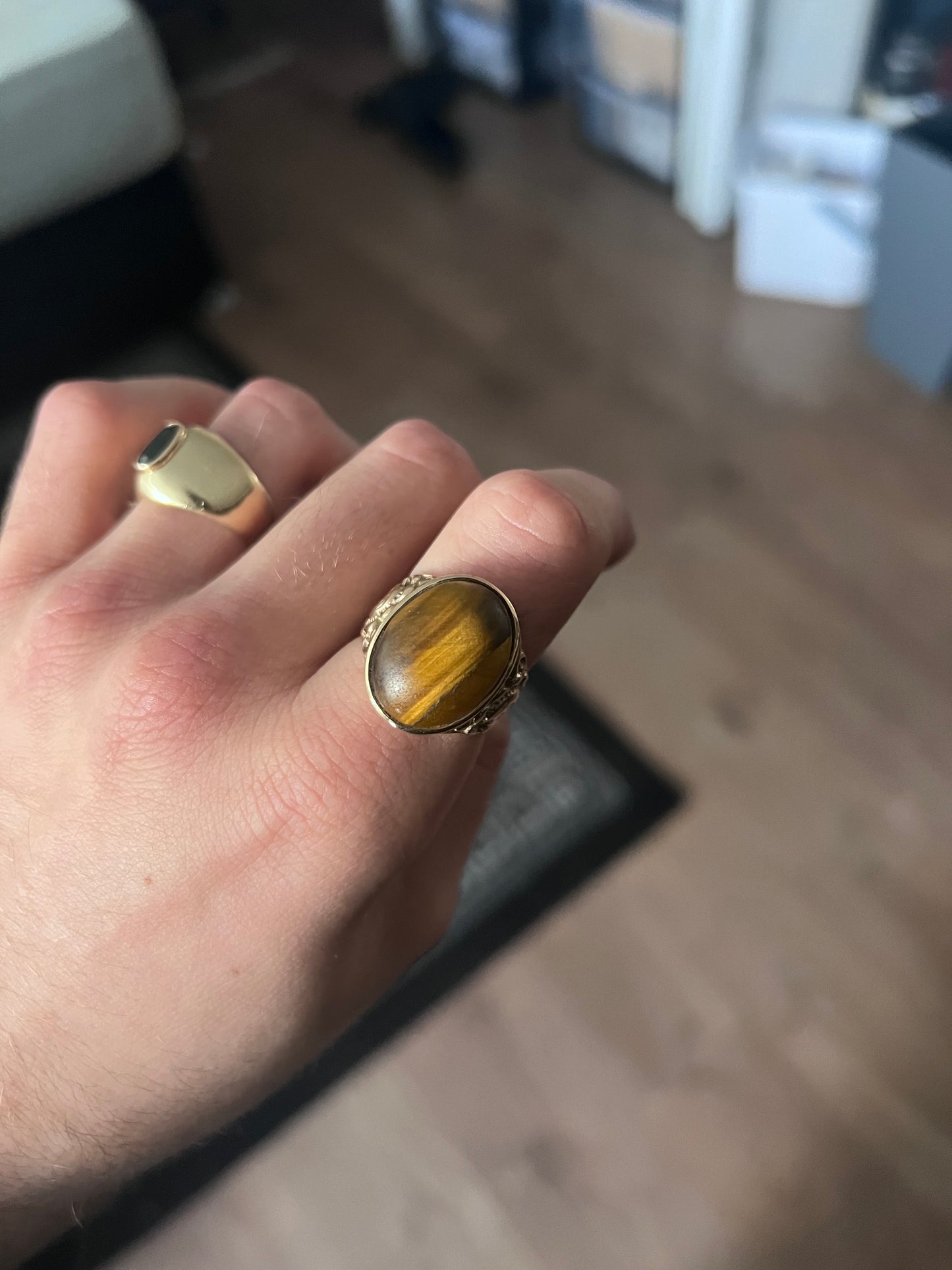 Unique 9ct Yellow Gold Patterned Tiger Eye Signet Ring - U