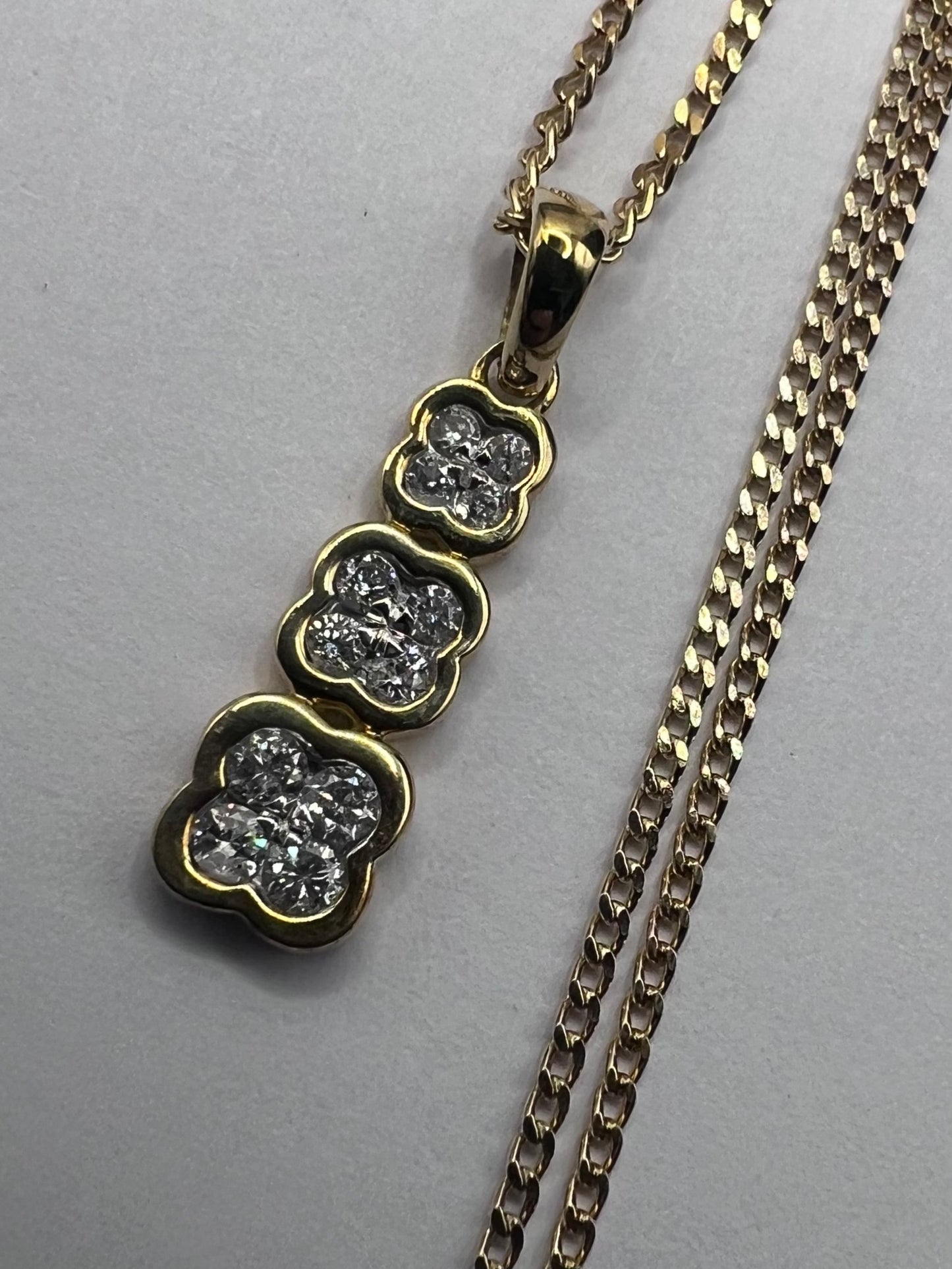 Quality 9ct Yellow Gold Diamond Set Pendant & Chain • 3.15 Grams
