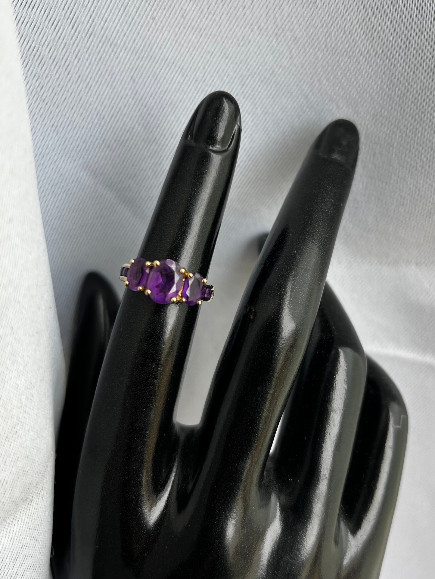 Quality 9ct Yellow Gold Amethyst Trilogy Ring - J½