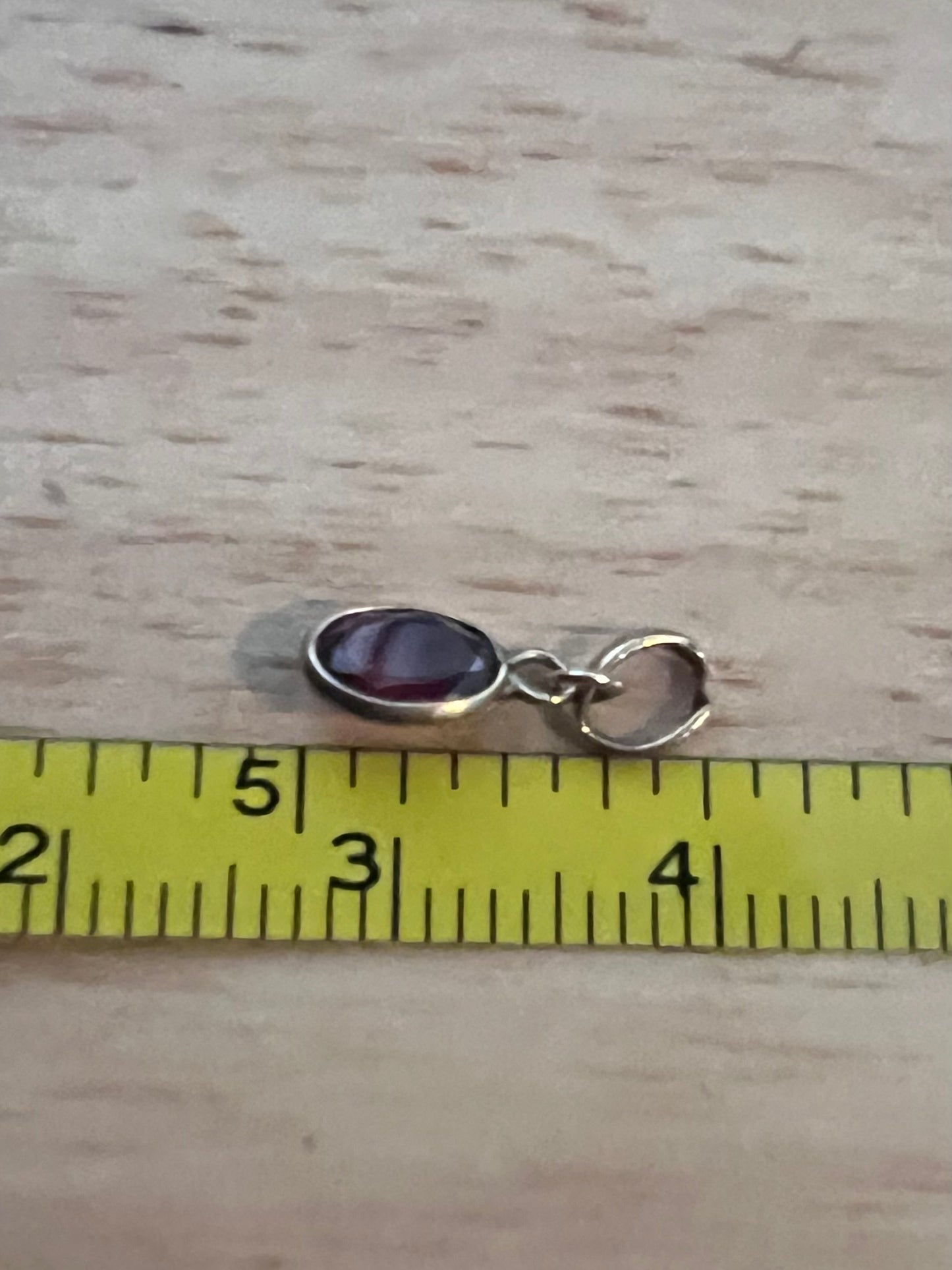 Dainty 9ct Yellow Gold Garnet Charm - 0.26 Grams