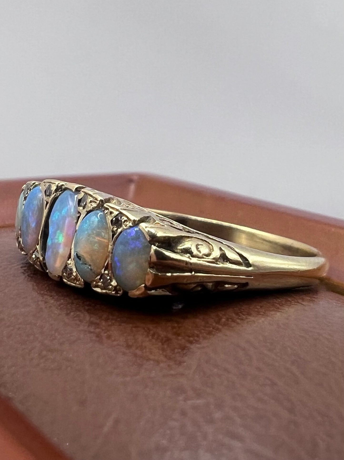 Vintage 9ct Yellow Gold 5 Stone Opal & Diamond Ring - R½