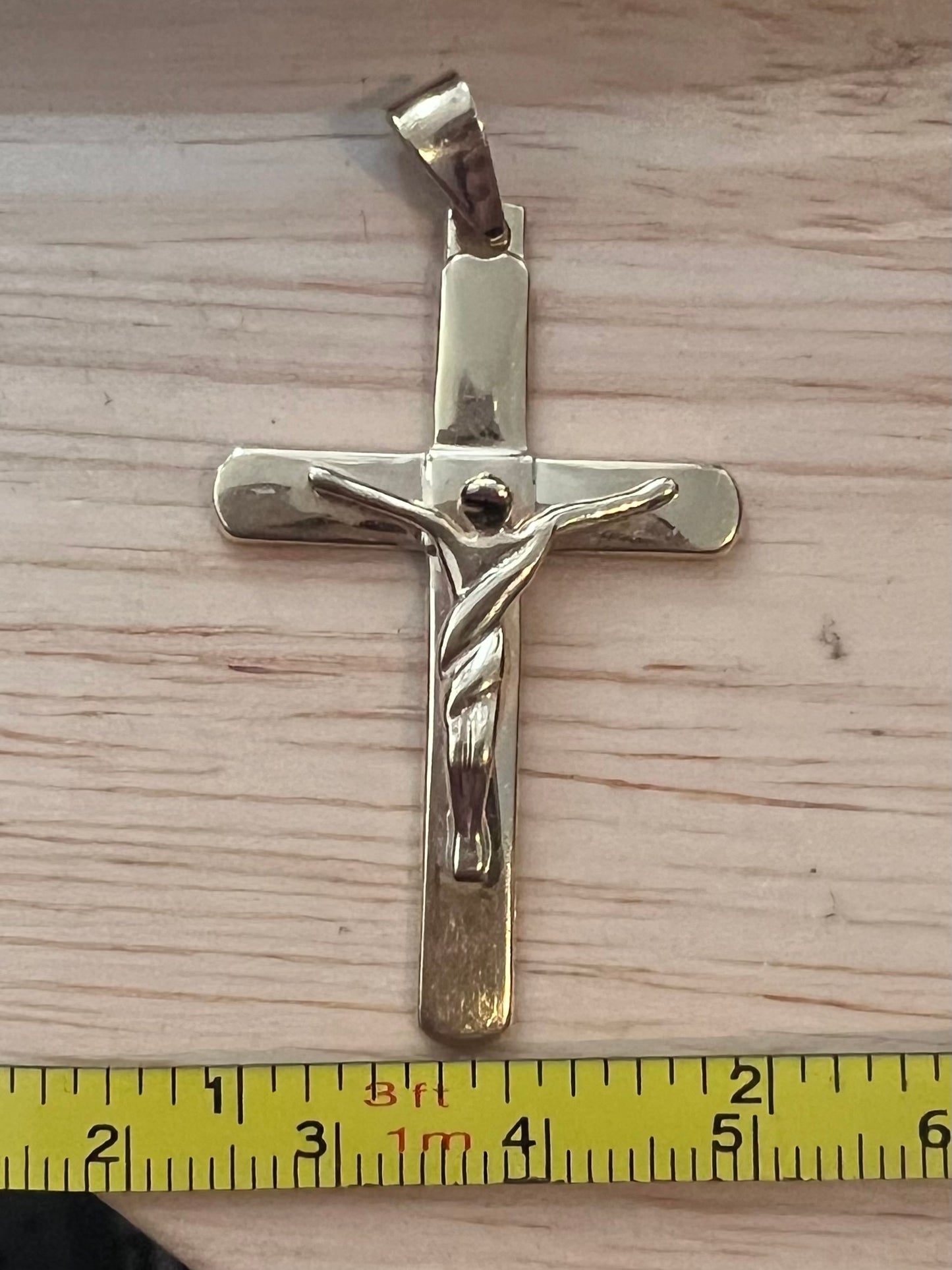 Quality 9ct Yellow Gold Cross Pendant - 4.68 Grams