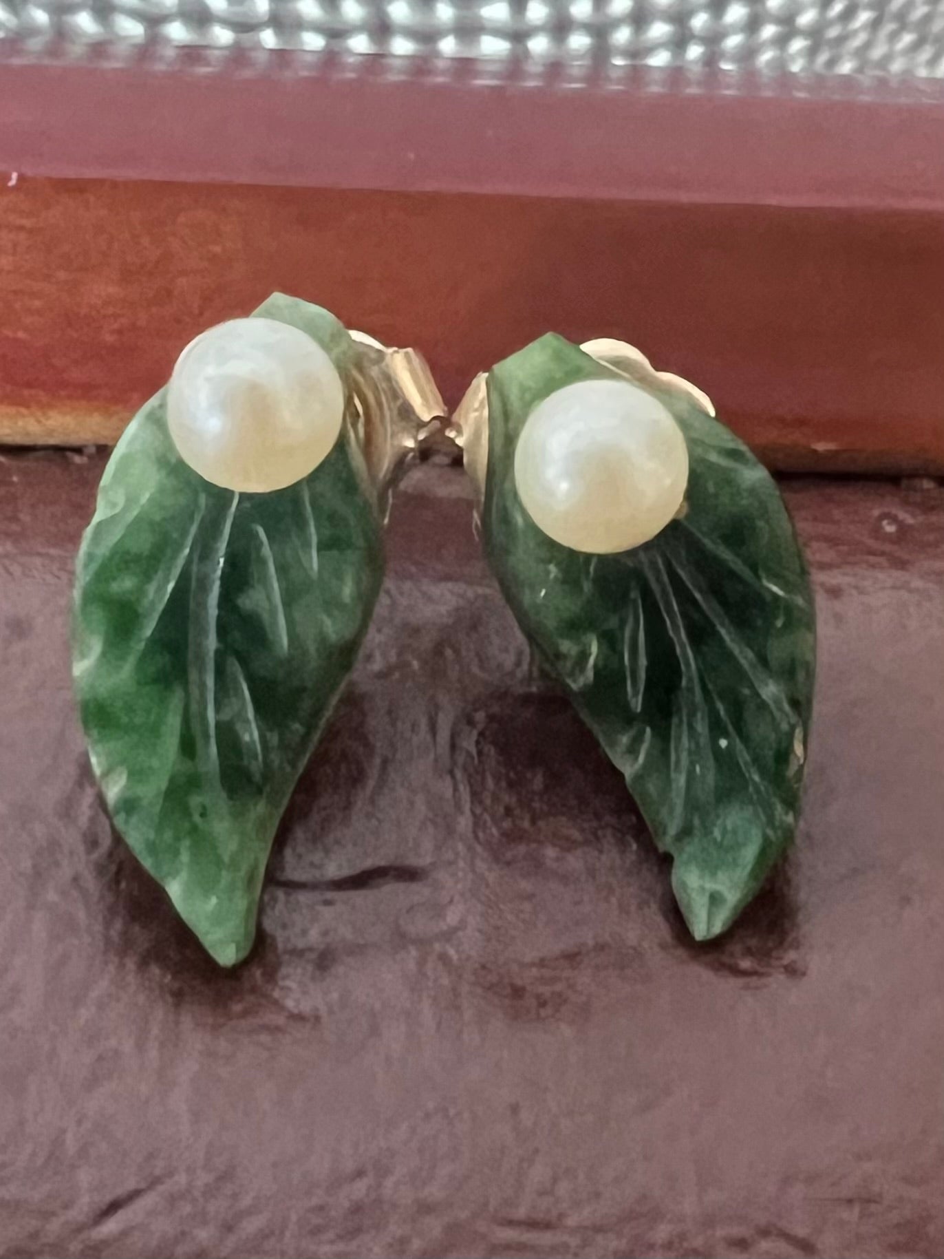 Quality 14ct Jade & Pearl Leaf Earrings - 1.12 Grams