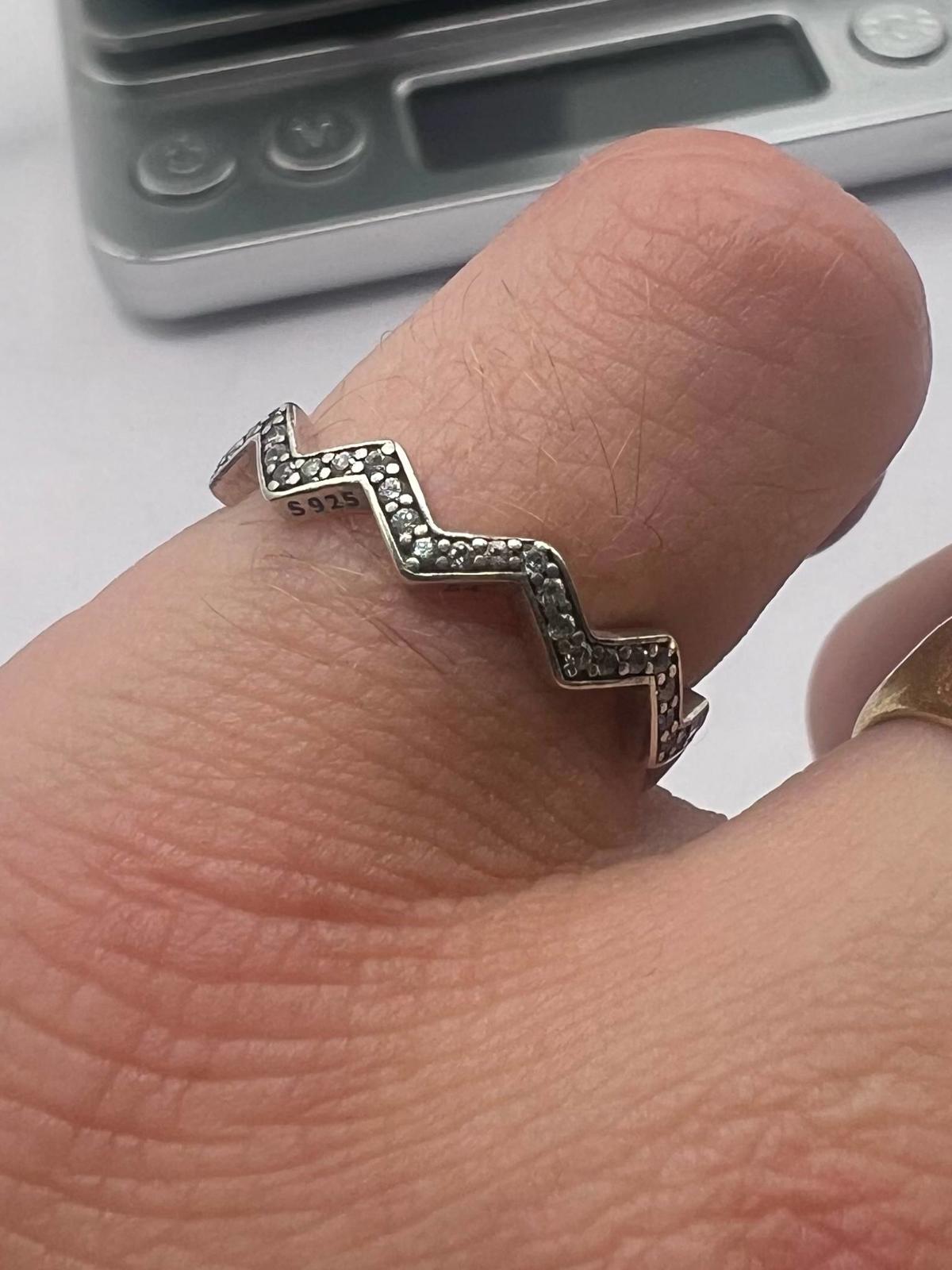 Quality 925 Sterling Silver Stone Set Wave Ring • 1.73 Grams • Size - O