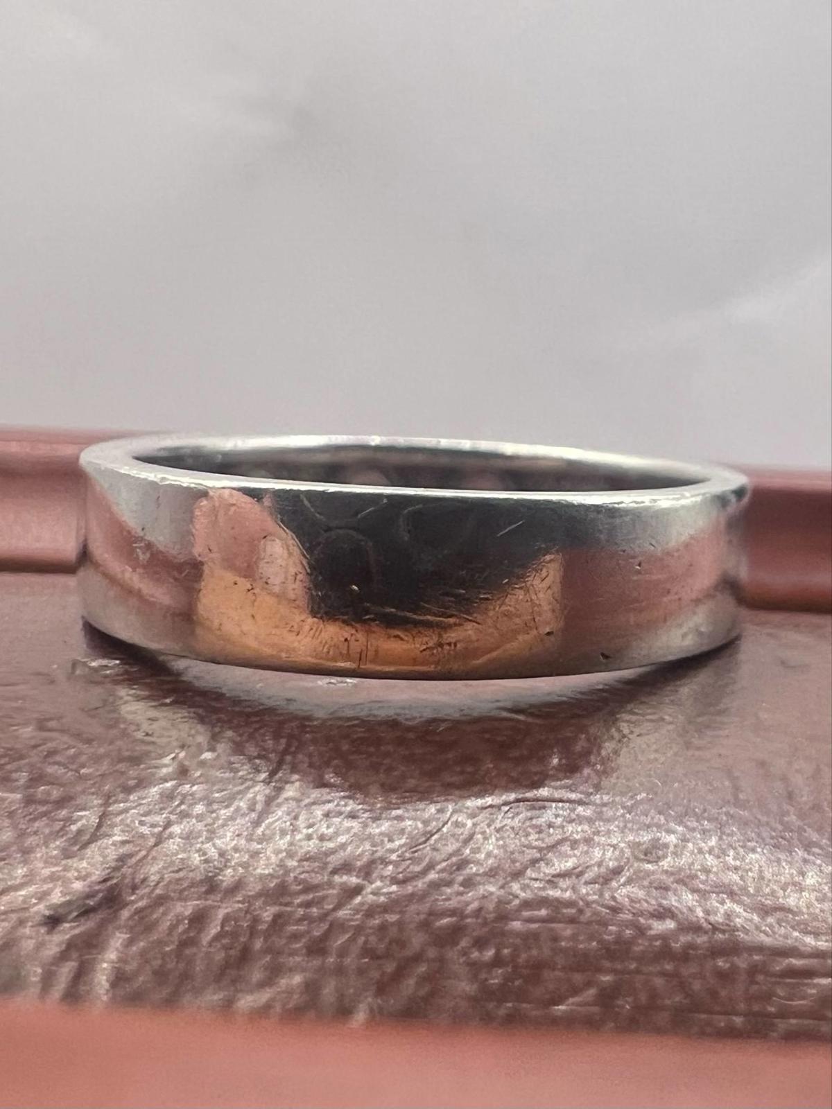 Quality 925 Sterling Silver Stone Set Ring • 3.39 Grams • Size - P