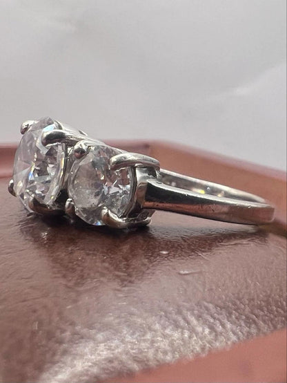Quality 925 Sterling Silver Trilogy Ring • 4.04 Grams • Size - Q