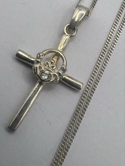 Quality 925 Sterling Silver Stone Set Cross Pendant & Chain - 3.98 Grams
