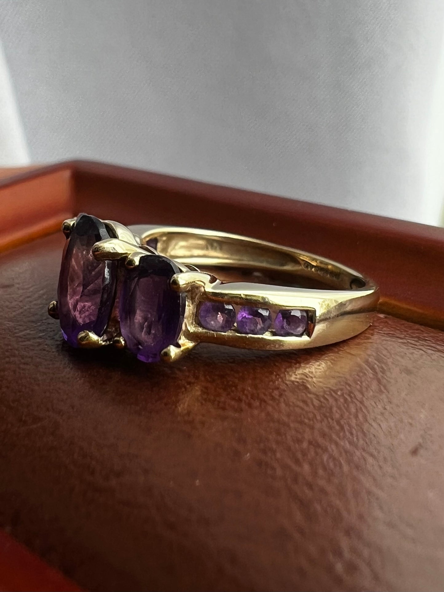 Quality 9ct Yellow Gold Amethyst Trilogy Ring - J½