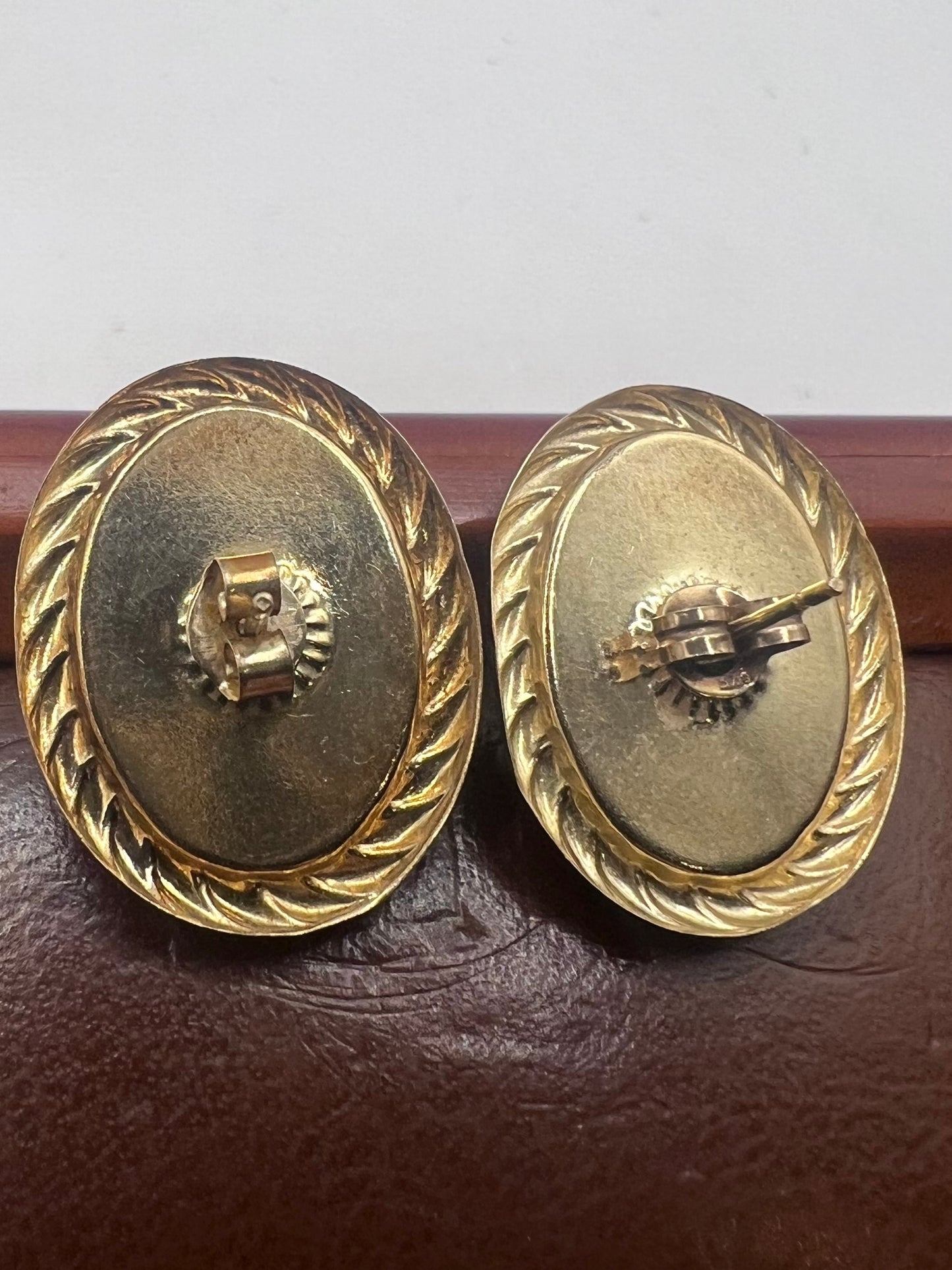 Quality 9ct Yellow Gold Onyx Stud Earrings • 4.96 Grams