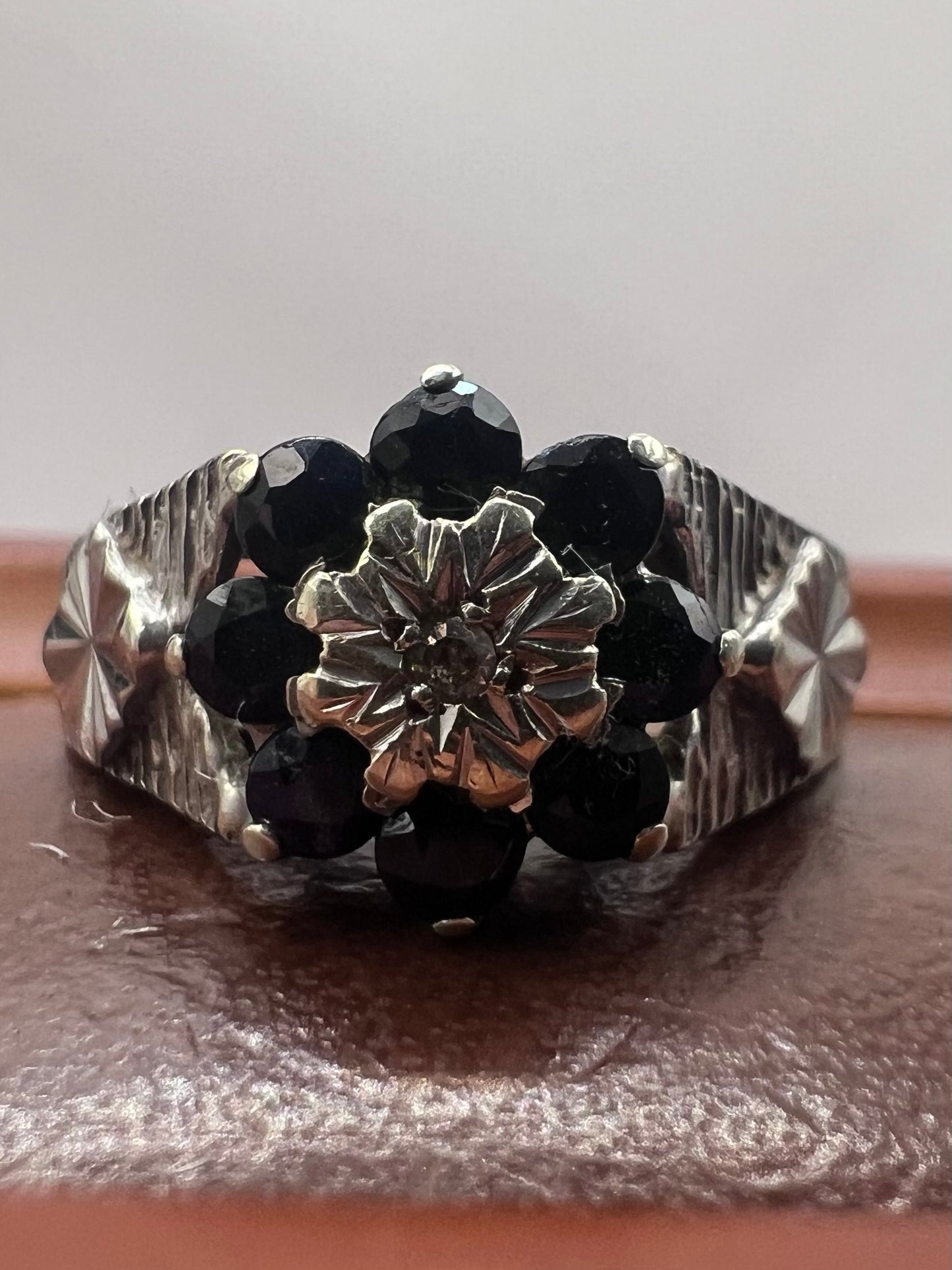 Vintage 9ct White Gold Sapphire & Diamond Ring - P