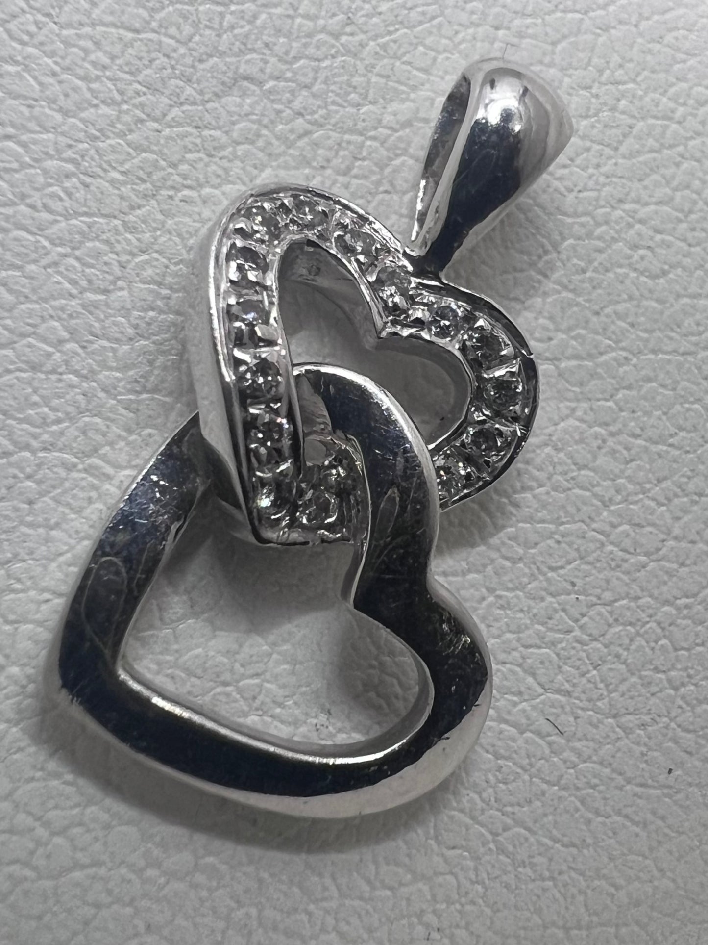 Quality 9ct White Gold Diamond Set Hearts Pendant • 1.87 Grams