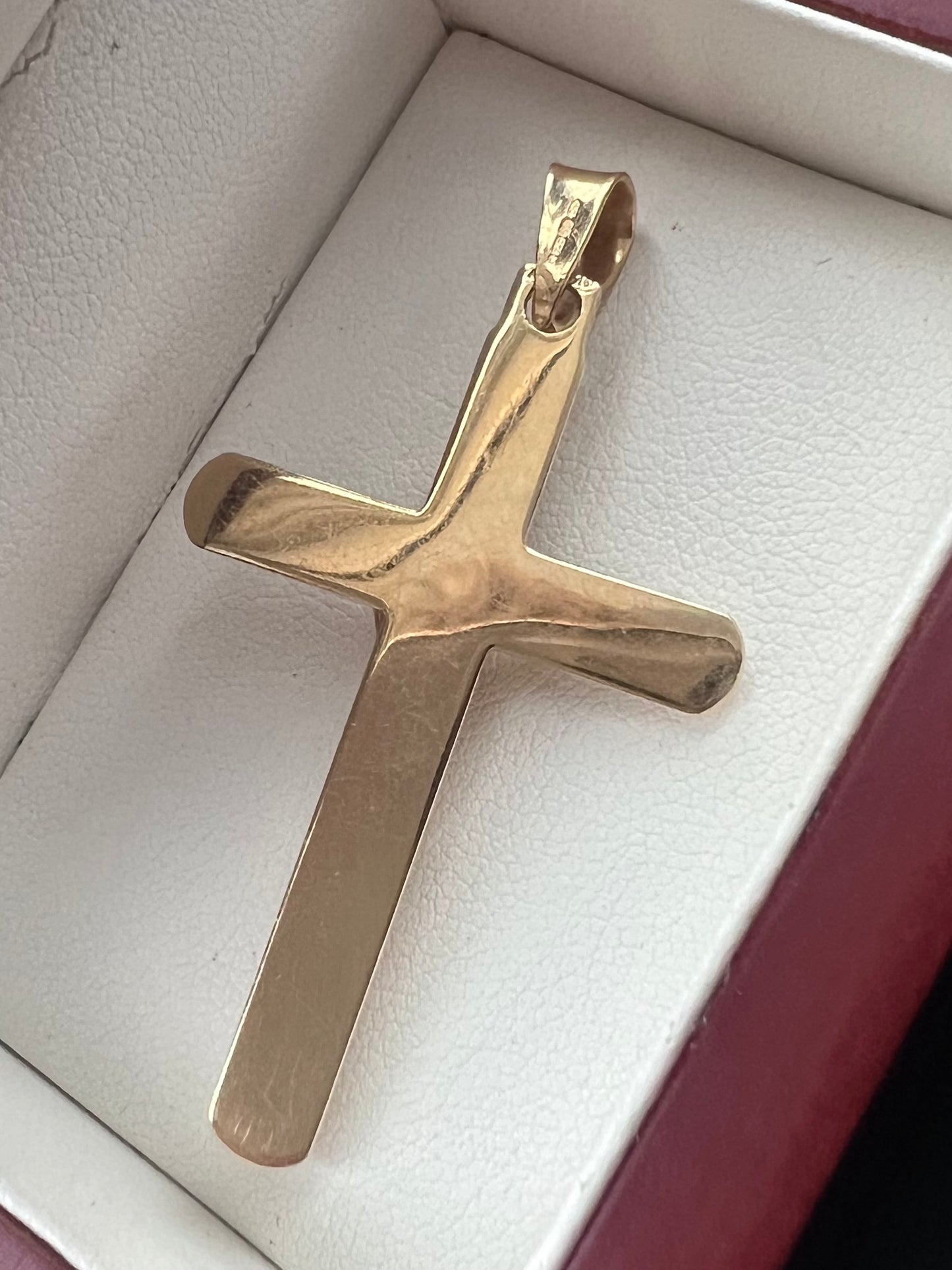 Quality 9ct Yellow Gold Cross Pendant - 4.68 Grams