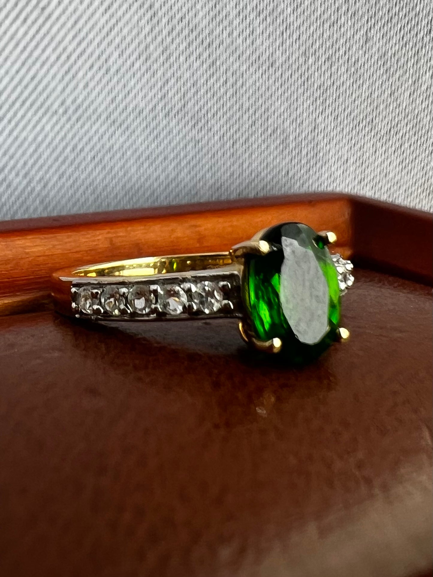 Quality 9ct Yellow Gold Diopside & Cz Ring - J½