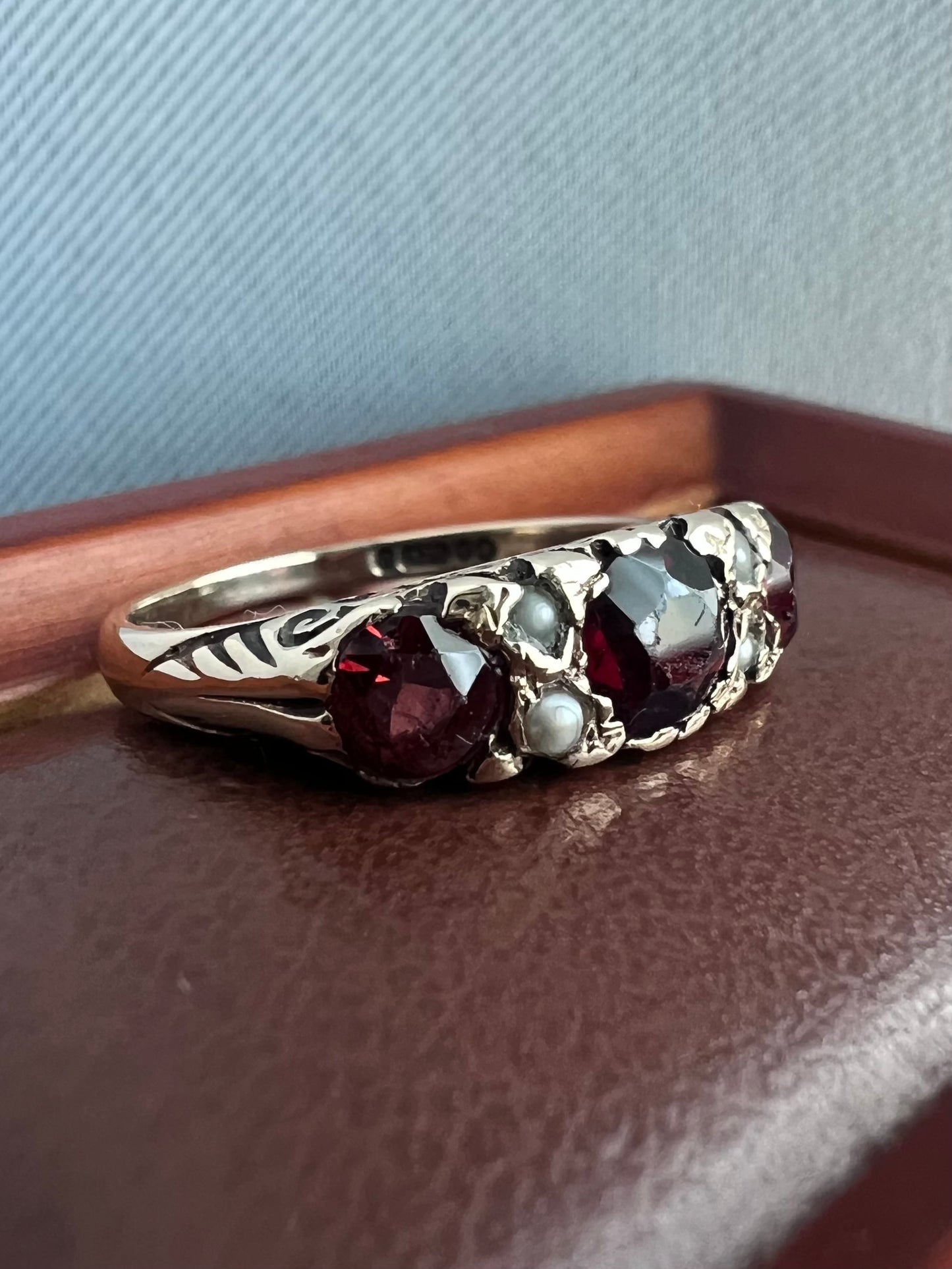 Vintage 9ct Yellow Gold Garnet & Seed Pearl Ring - N½