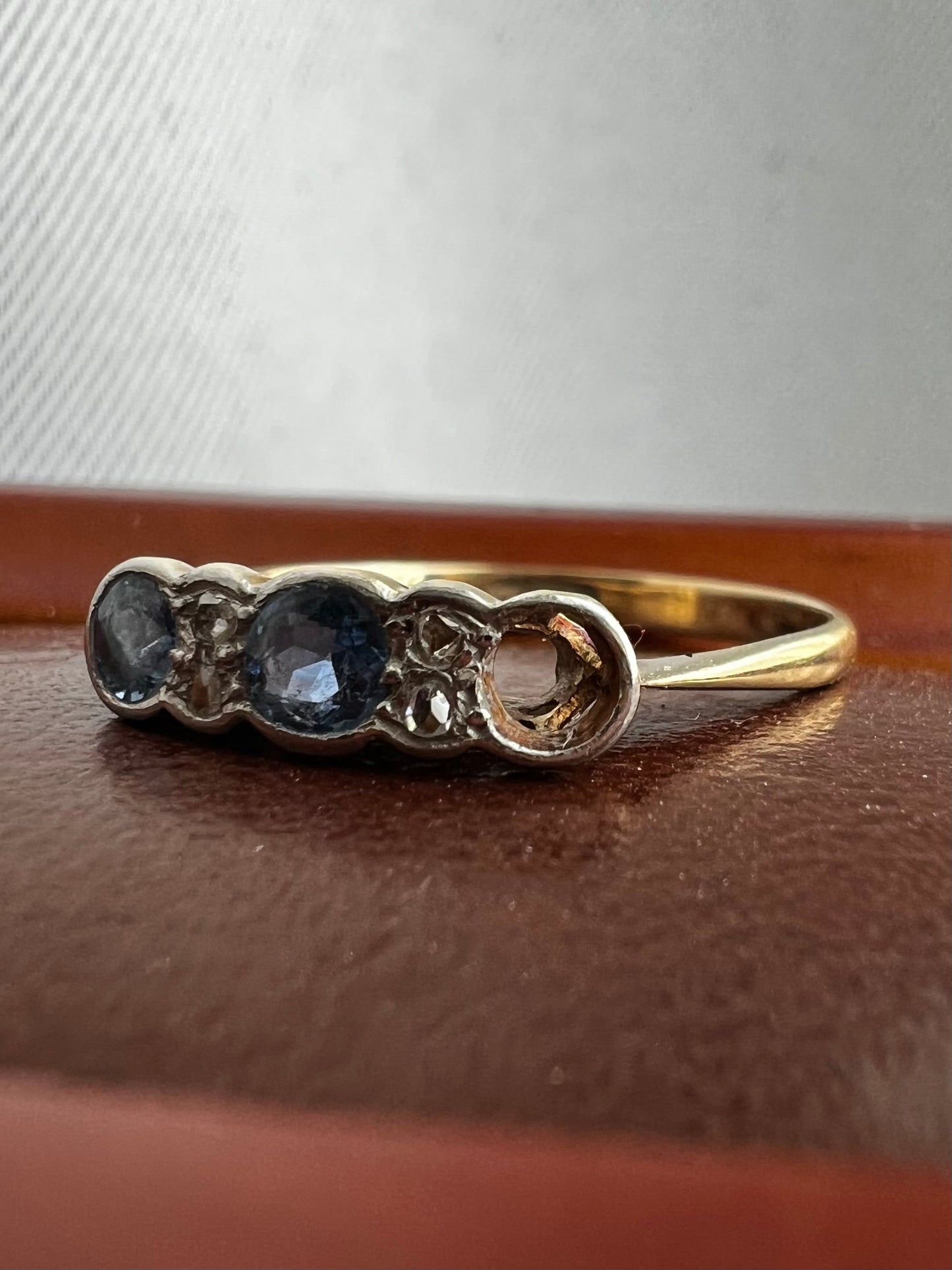 Antique Cornflower Sapphire & Diamond Ring - N½