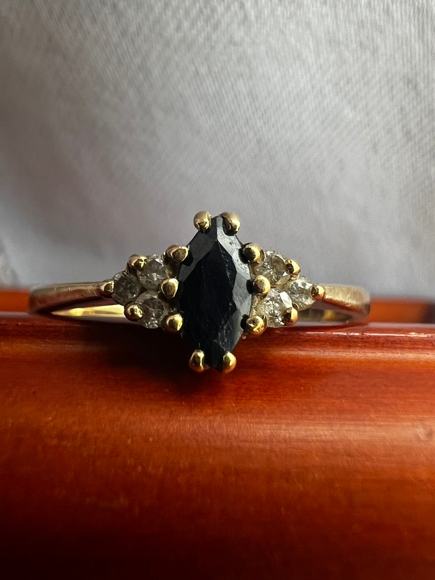 Vintage 9ct Yellow Gold Sapphire & Diamond Ring - N