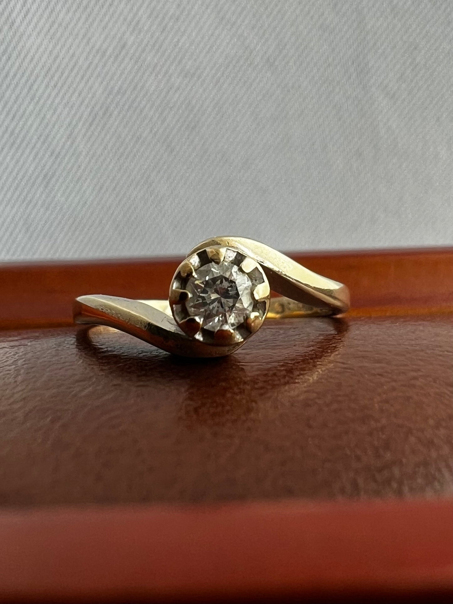 Vintage 9ct Yellow Gold 0.10ct Diamond Set Ring - J½