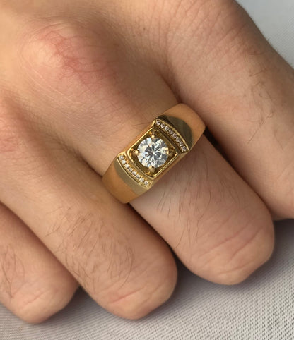 Stunning 18ct Yellow Gold 0.50ct Centre Round Diamond Signet Ring -  6.40 Grams - T