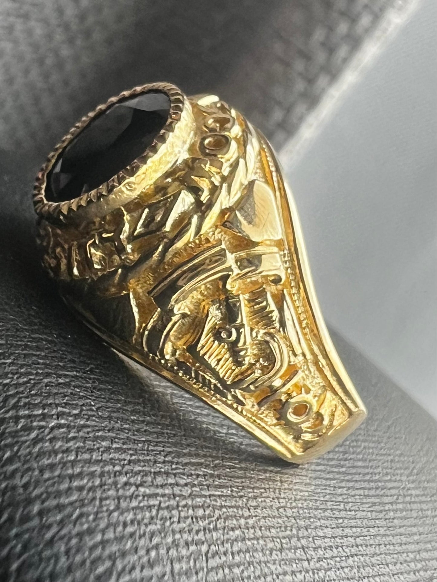 Vintage 9ct Yellow Gold 1992 Glasgow University Ring - T