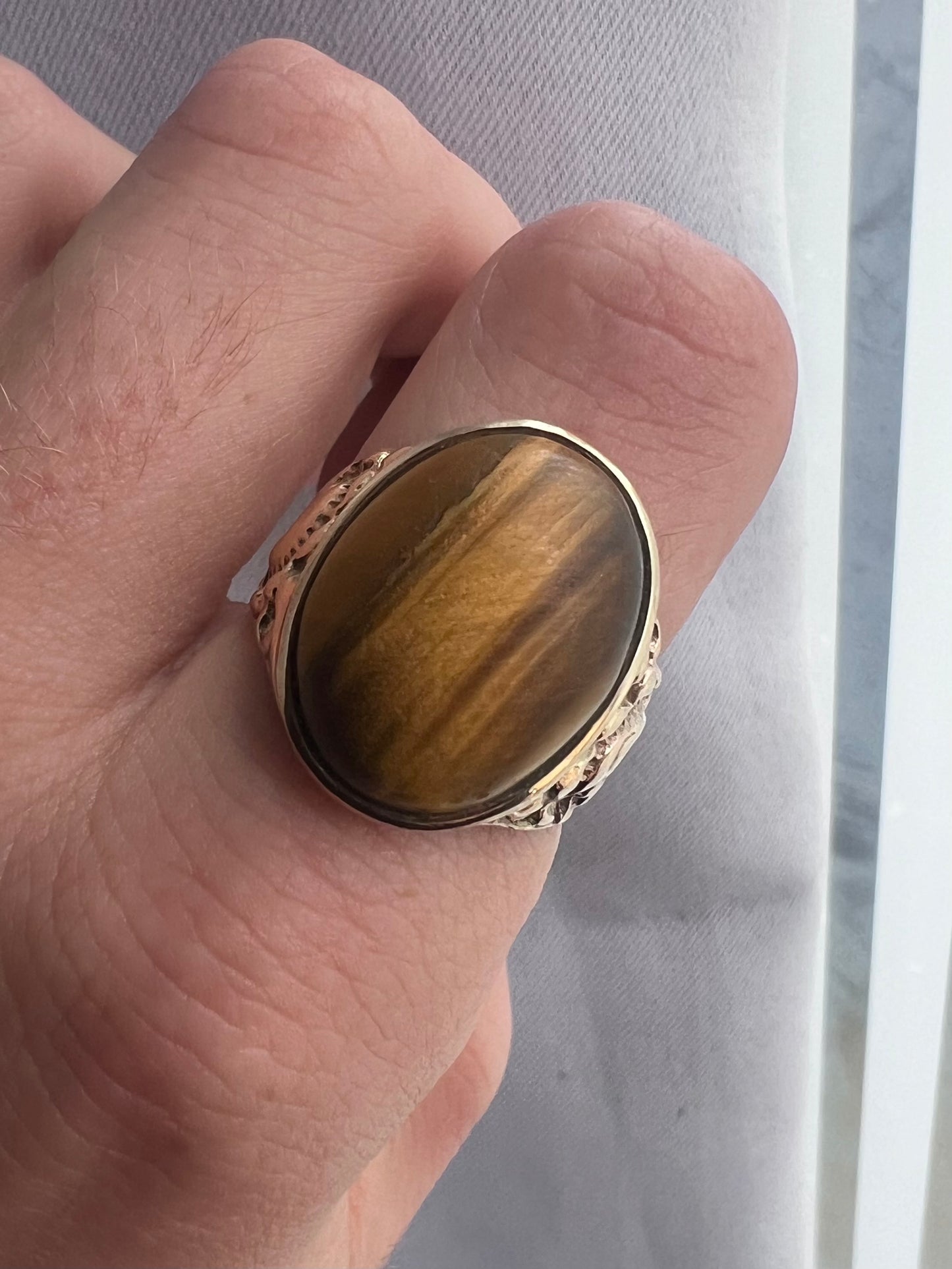 Unique 9ct Yellow Gold Patterned Tiger Eye Signet Ring - U