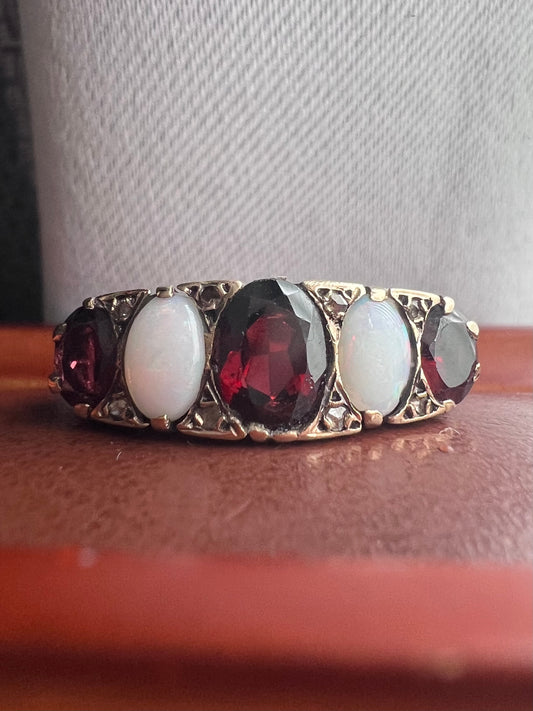 Vintage 9ct Yellow Gold 5 Stone Opal & Garnet Ring - P