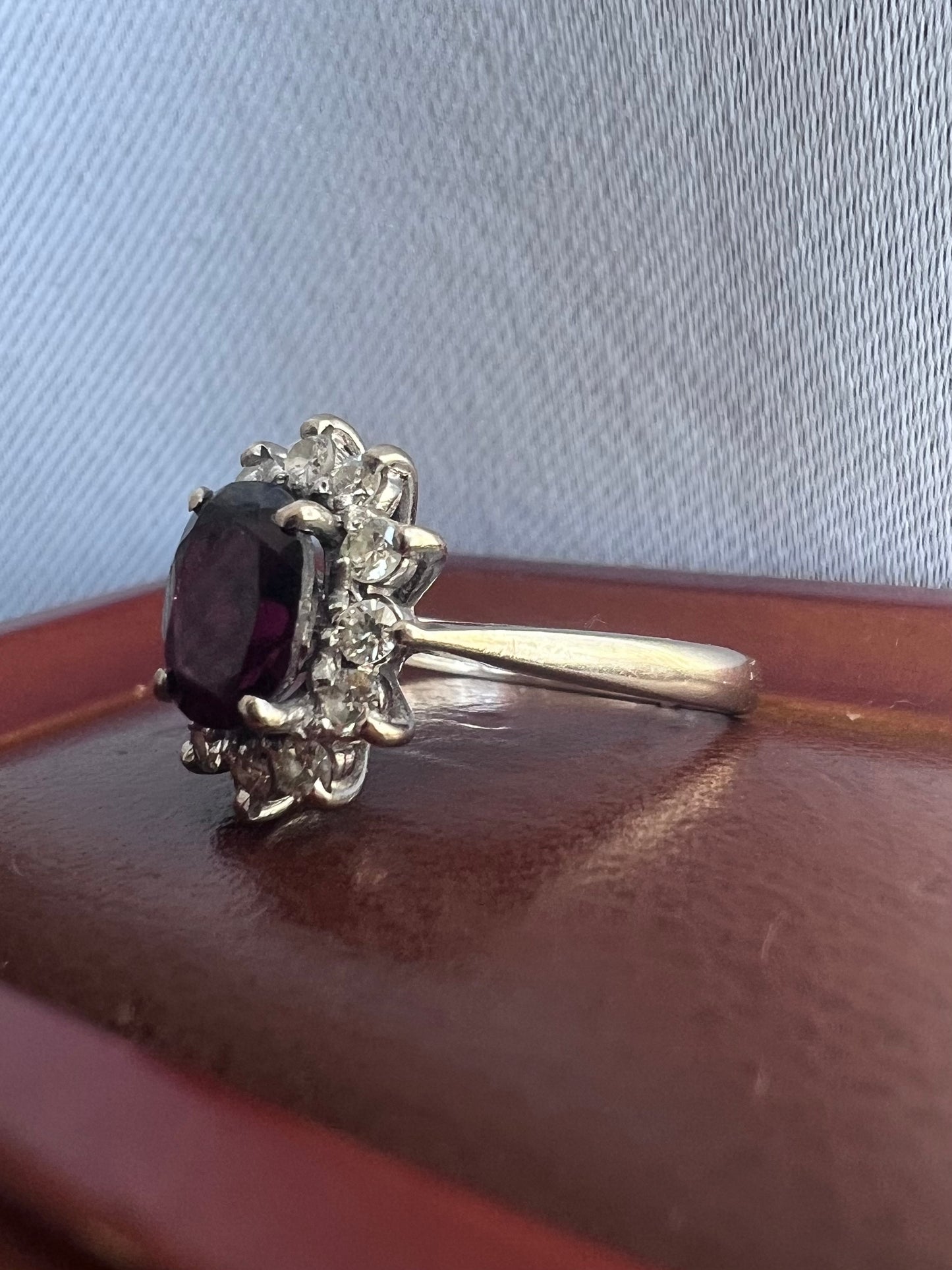 Vintage 18ct White Gold Garnet & Diamond Cluster Ring - N½