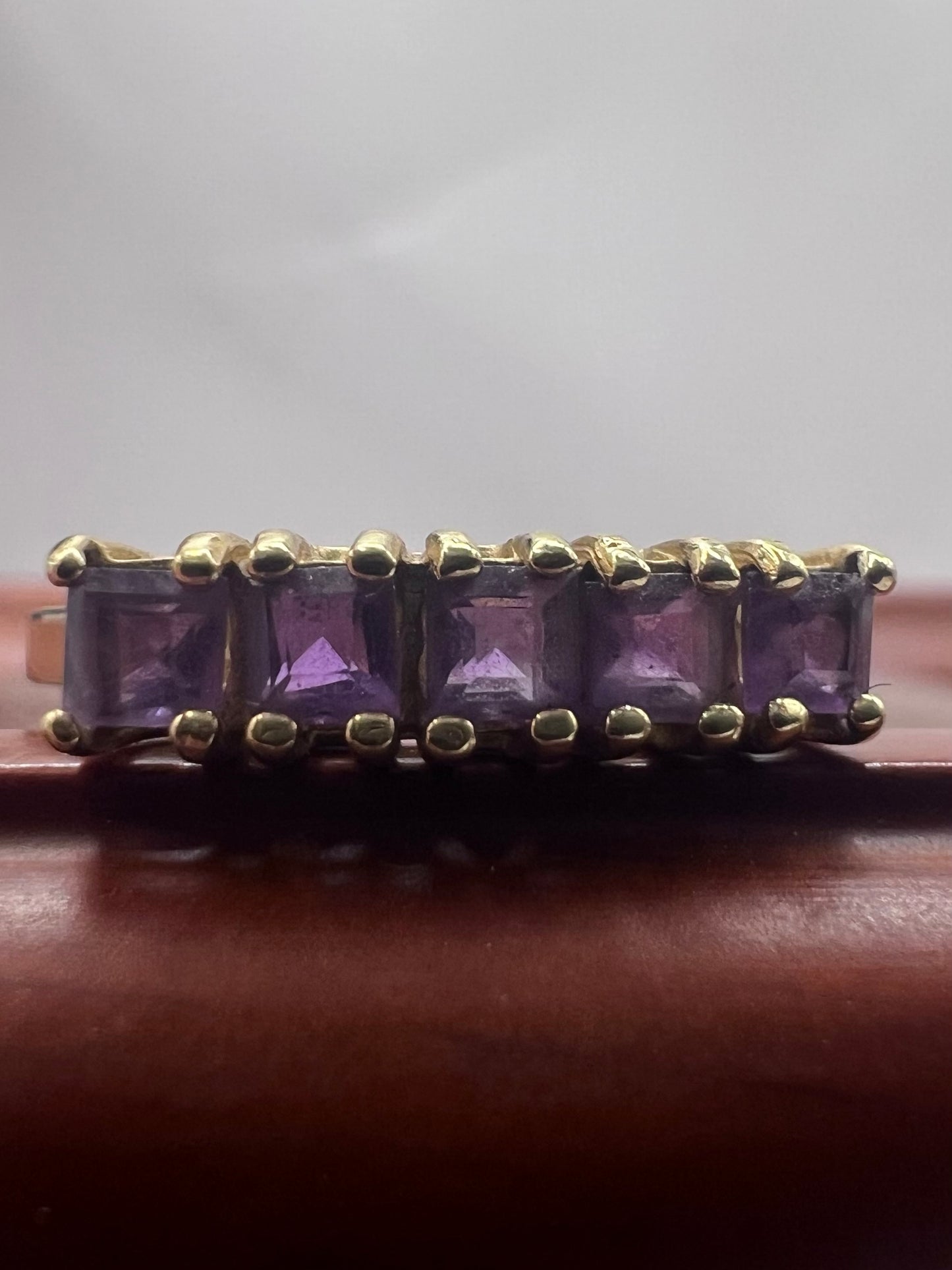 Quality 9ct Yellow Gold Princess Cut Amethyst Ring - R