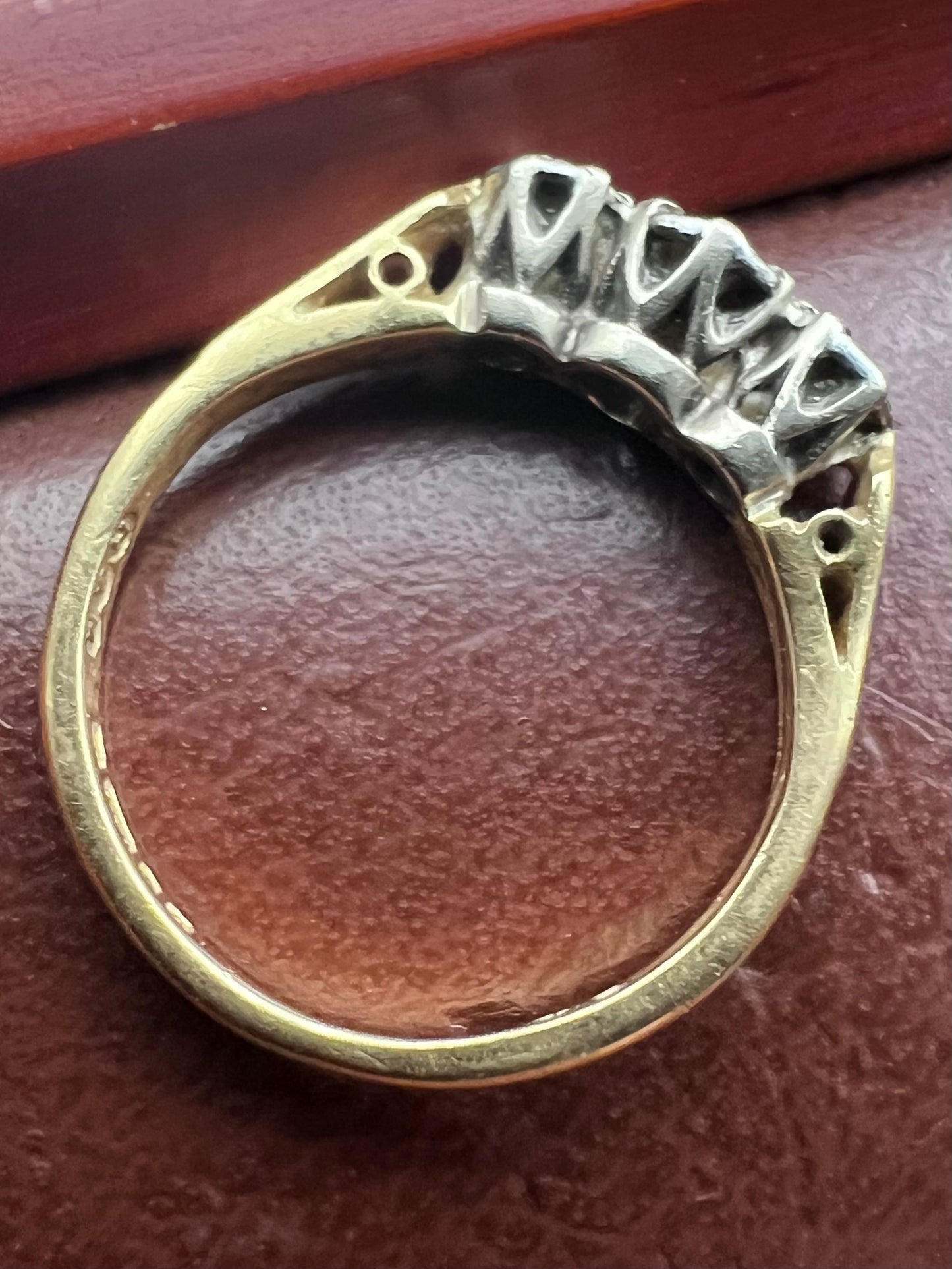 Vintage 18ct Yellow Gold Diamond Trilogy Ring - J