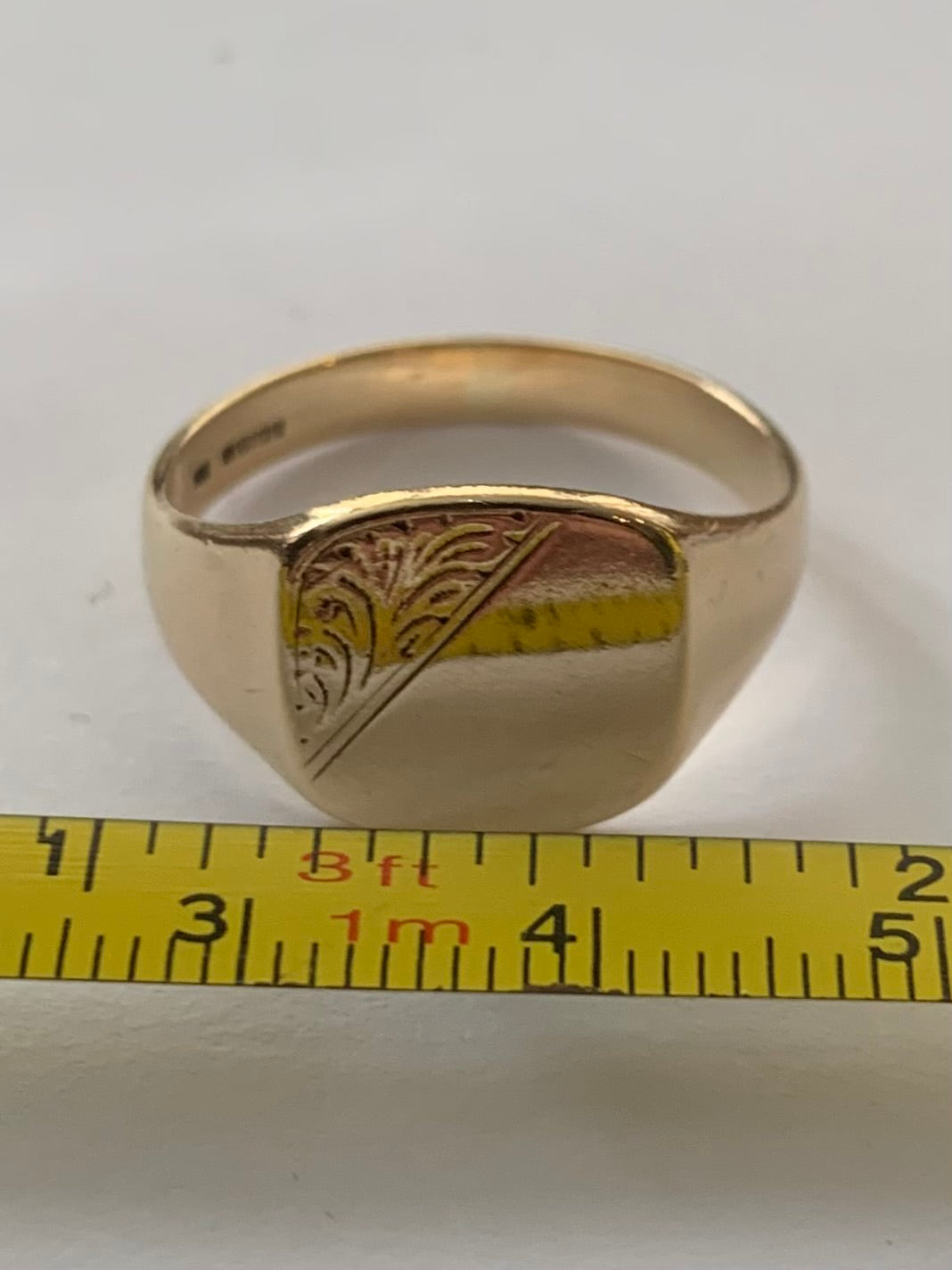 Quality 9ct Yellow Gold Signet Ring ~ Circa - 2001 ~ 4.66 Grams ~ Size - U