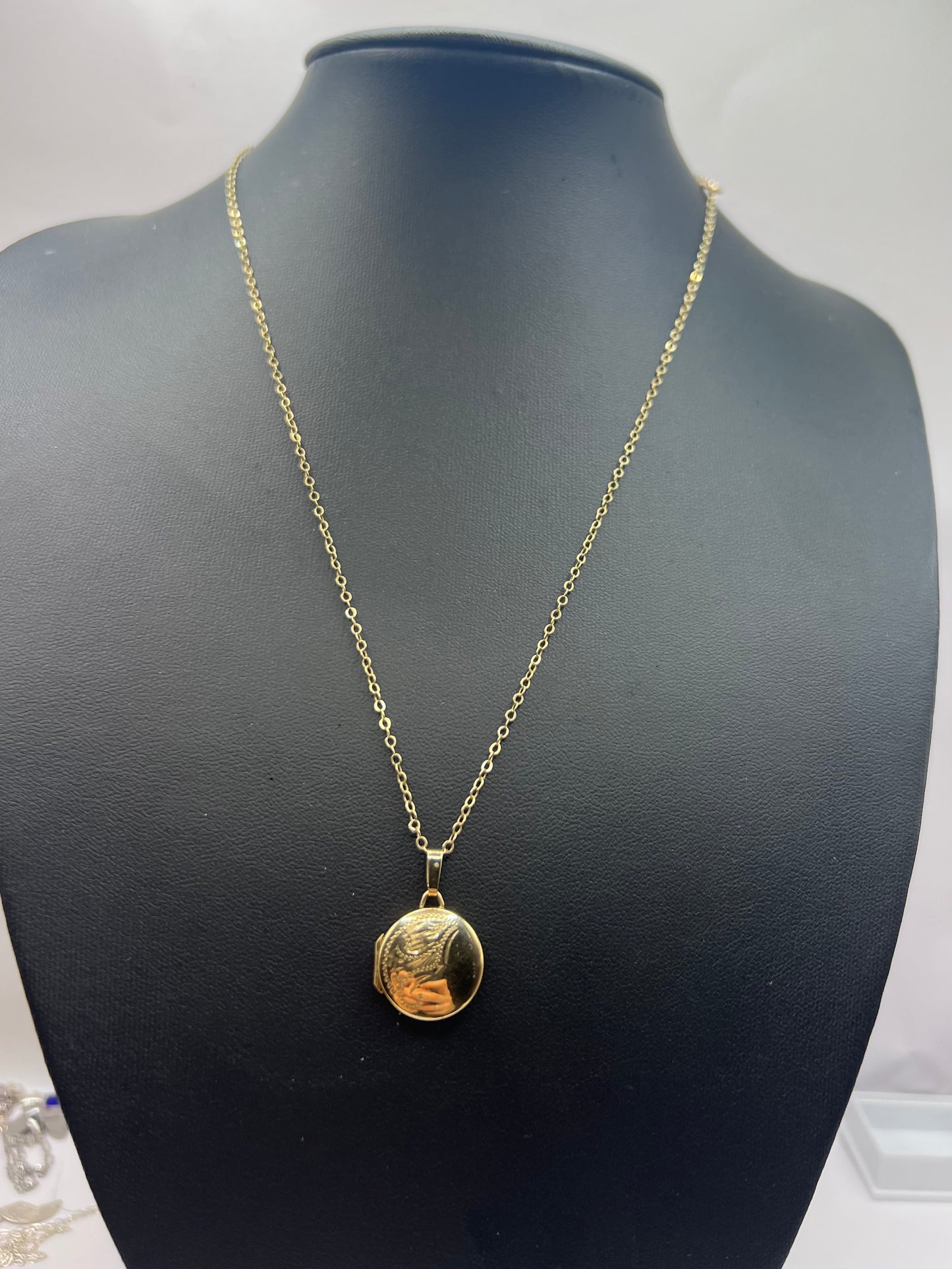Vintage 9ct Yellow Gold Locket & Chain Set • 3.94 Grams • 18 Inch