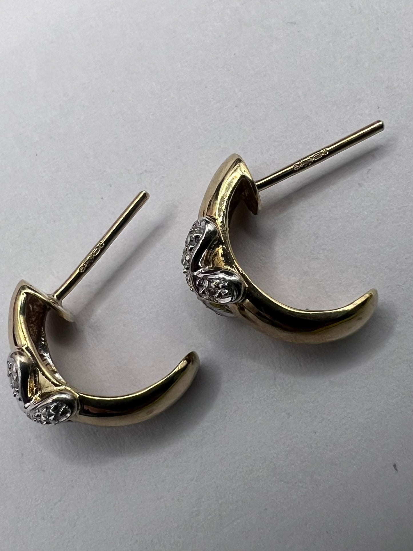 Quality 9ct Yellow Gold Diamond Set Cross Earrings • 2.47 Grams