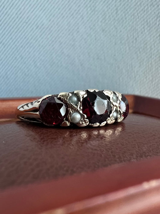 Vintage 9ct Yellow Gold Garnet & Seed Pearl Ring - N½