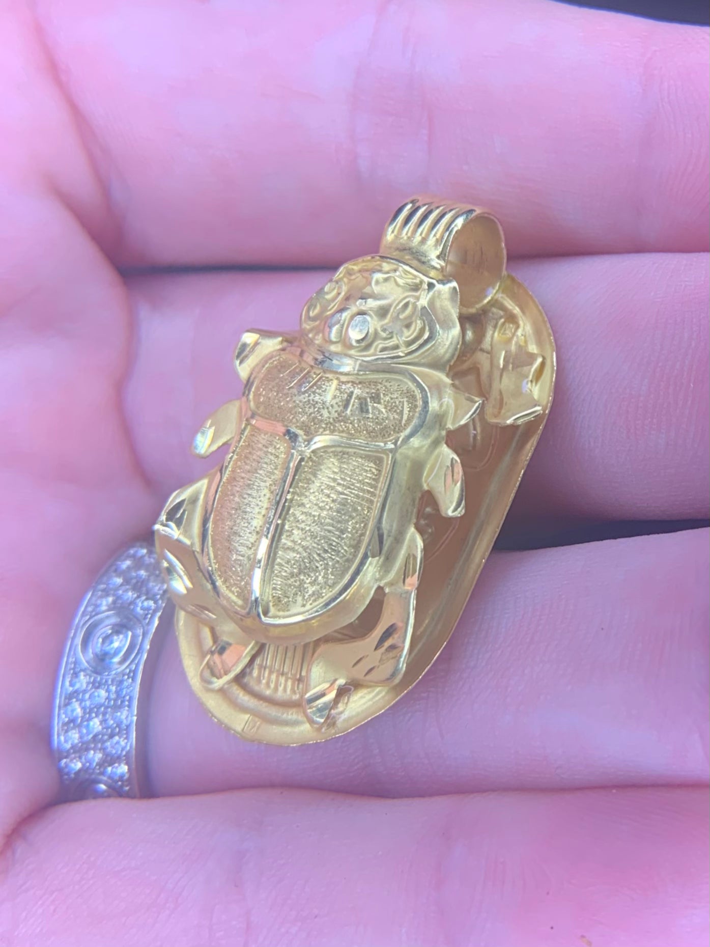 18ct Yellow Gold Egyptian Scarab Beetle Pendant - 5.37 Grams