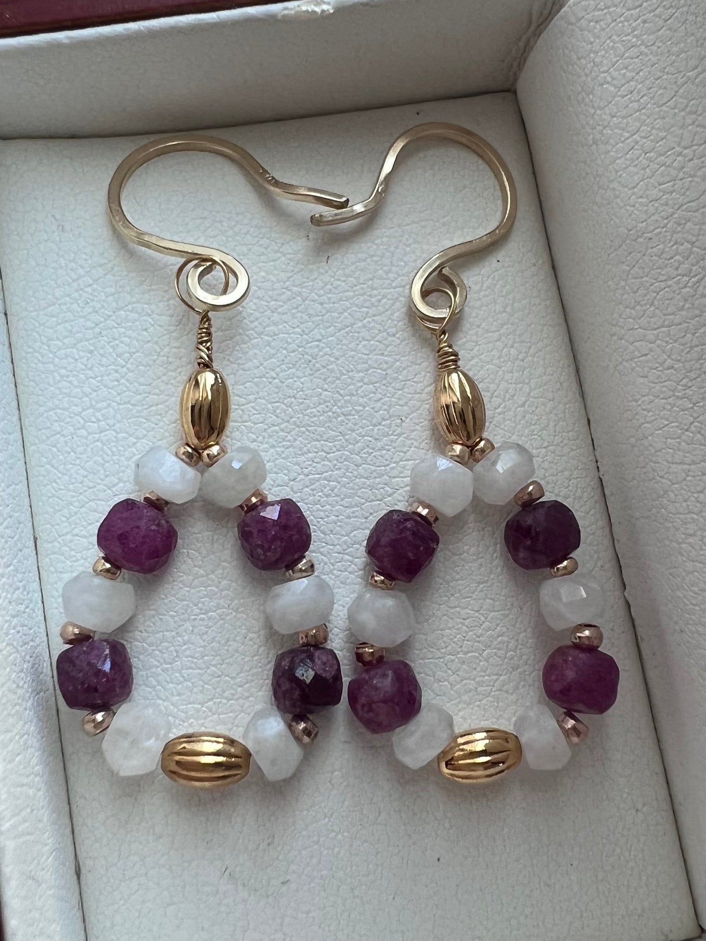 18ct Yellow Gold Ruby & Moonstone Earrings - 3.28 Grams