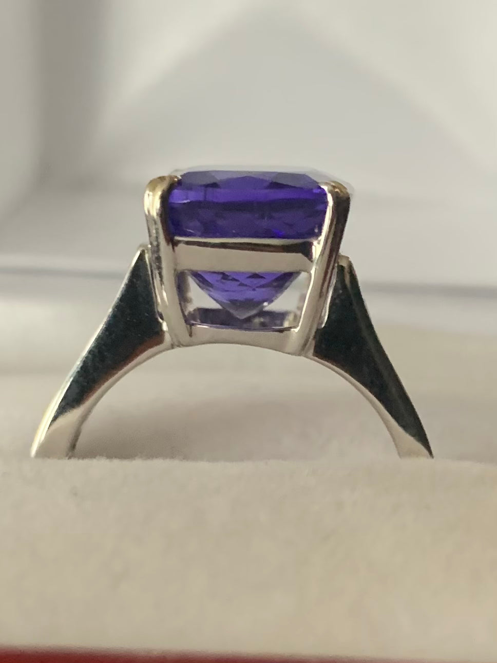 Stunning 18ct White Gold 7ct Tanzanite & Diamond Ring ~ Size - L½