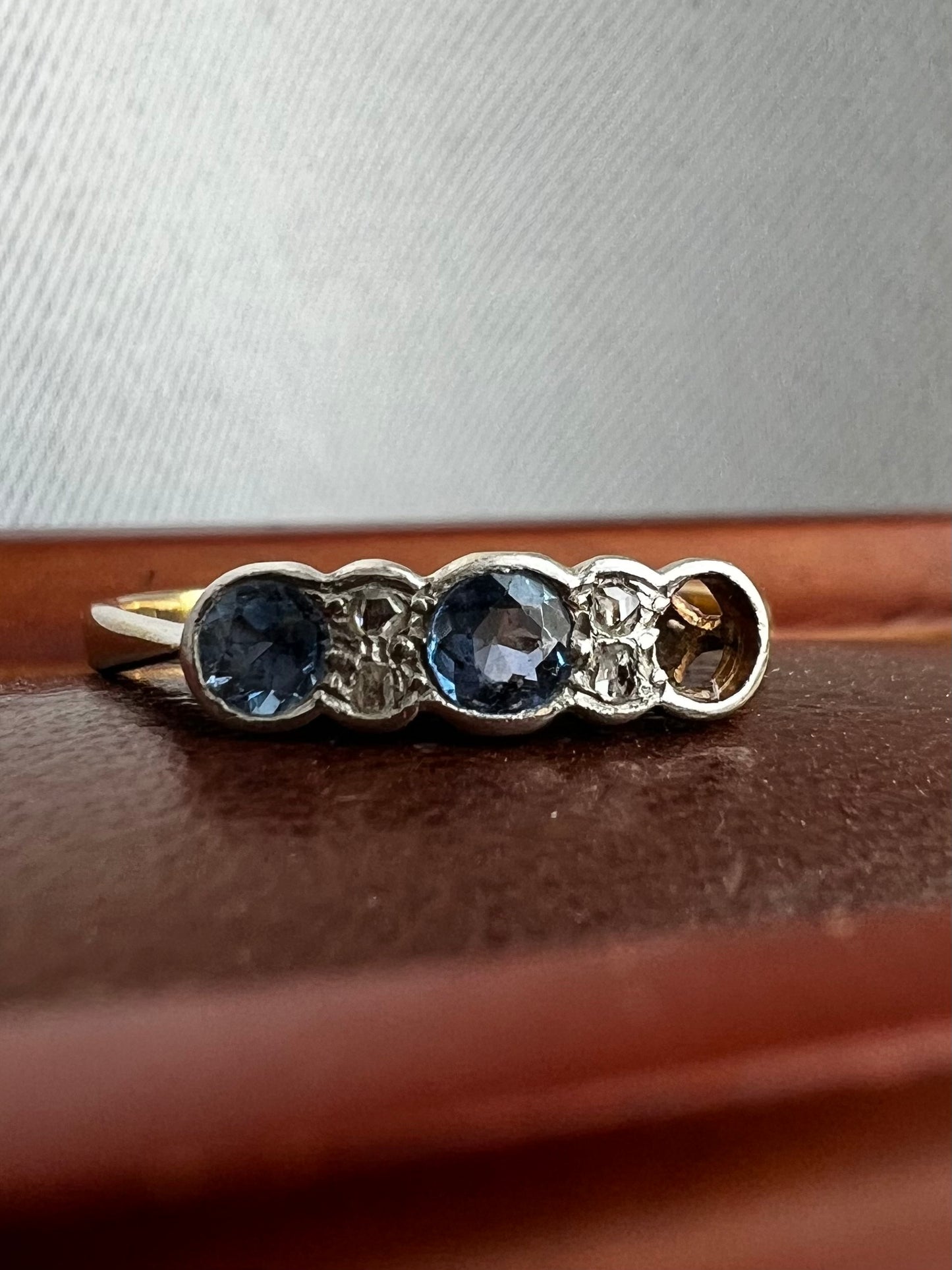 Antique Cornflower Sapphire & Diamond Ring - N½