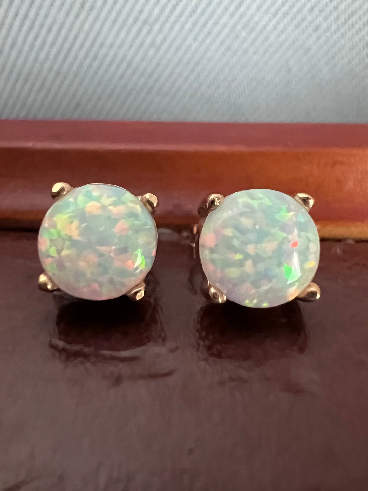 Quality 14ct Gold Opal & Hidden Diamond Stud Earrings - 1.78 Grams