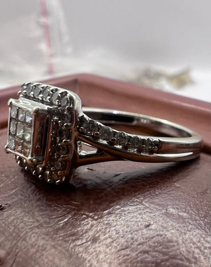 Quality 9ct White Gold 0.50ct Diamond Engagement Ring - N