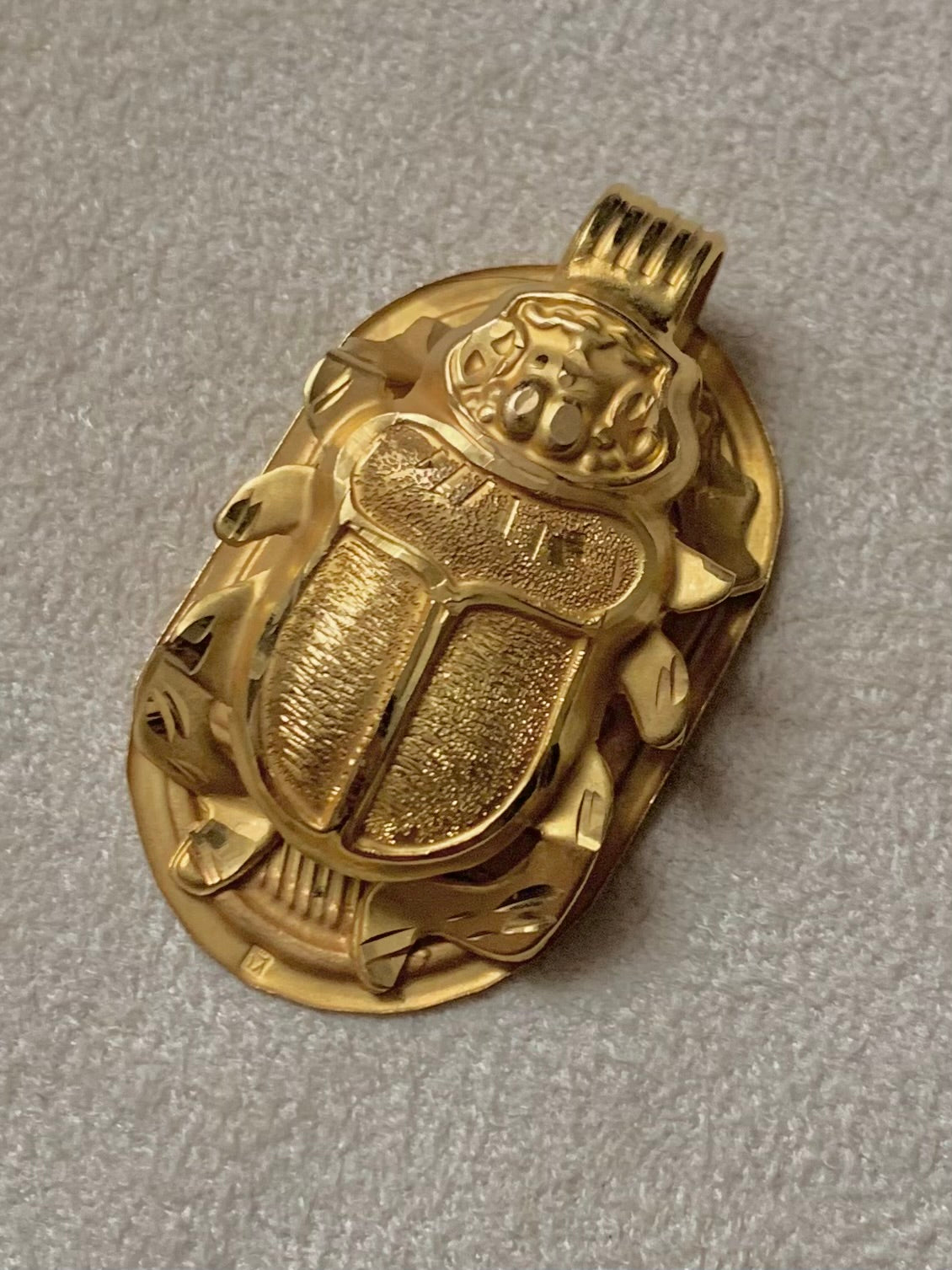 18ct Yellow Gold Egyptian Scarab Beetle Pendant - 5.37 Grams