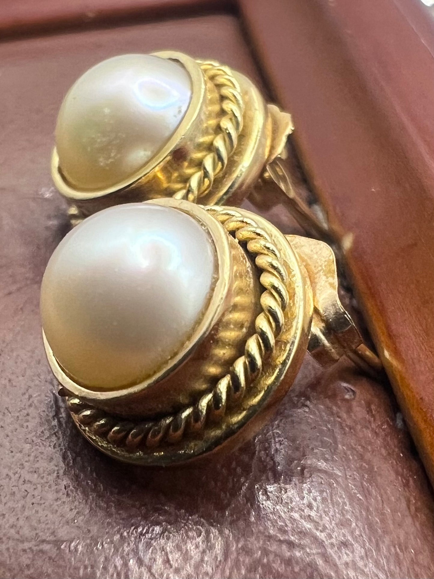 Vintage 9ct Yellow Gold Pearl Stud Earrings • 4.10 Grams