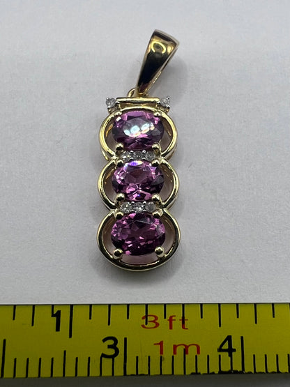 Quality 9ct Yellow Gold Pink Sapphire & Diamond Pendant • 1.78 Grams