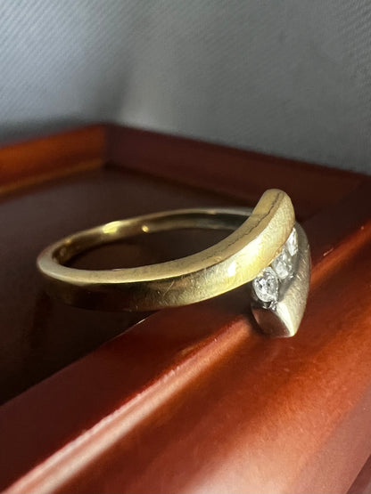 Quality 9ct Yellow Gold Diamond Set Ring - J½