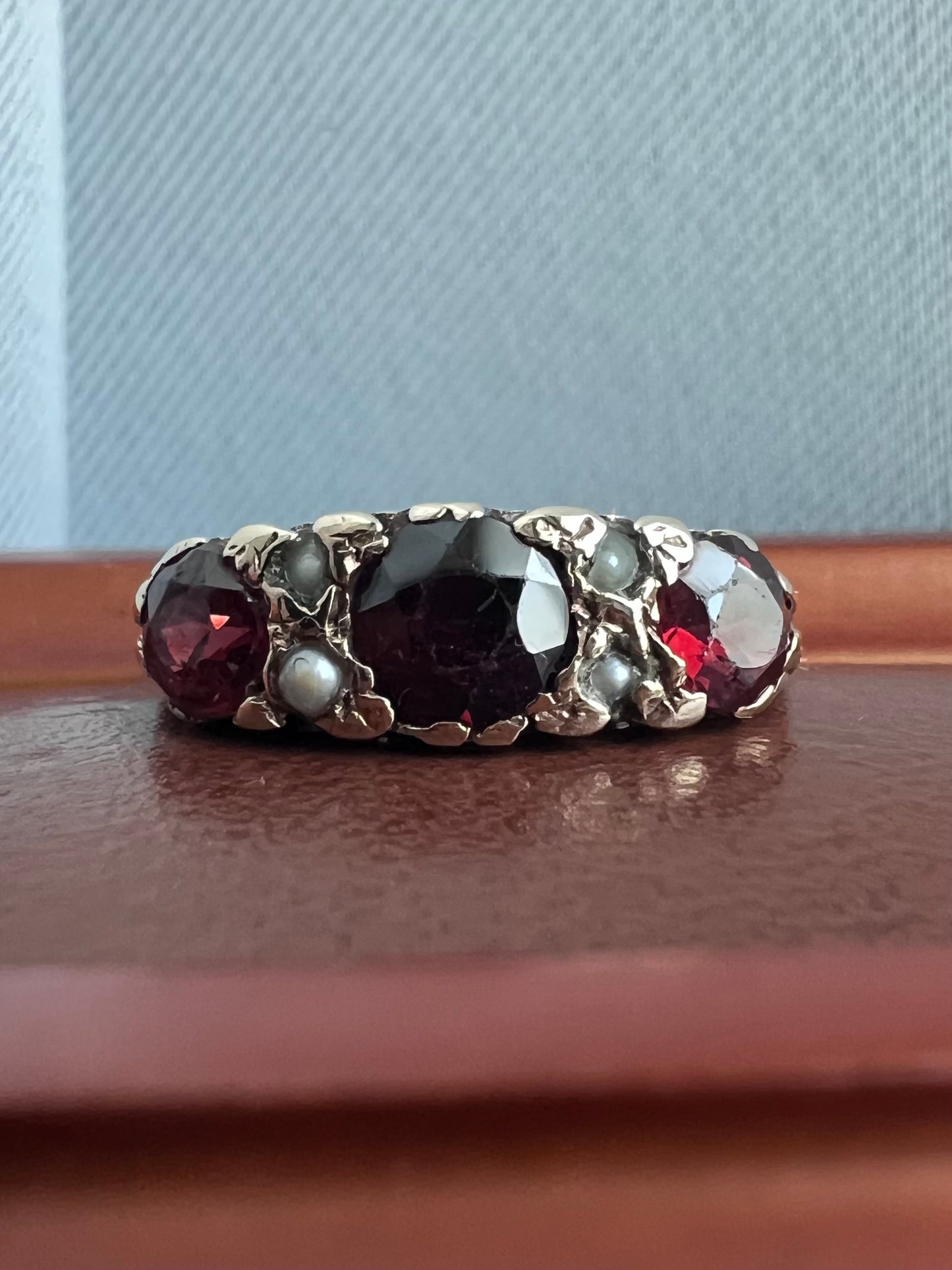 Vintage 9ct Yellow Gold Garnet & Seed Pearl Ring - N½