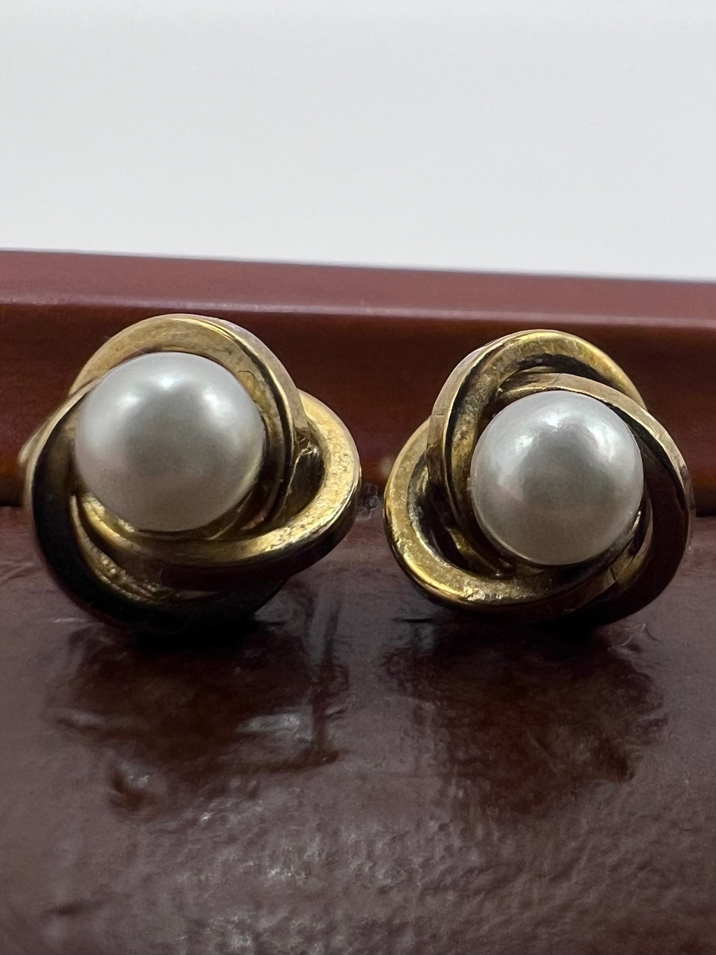 Vintage 9ct Yellow Gold Pearl Stud Earrings • 0.74 Grams